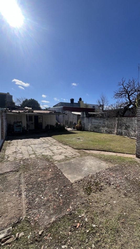 Increible casa en venta en Alberti 2600 2 dorm