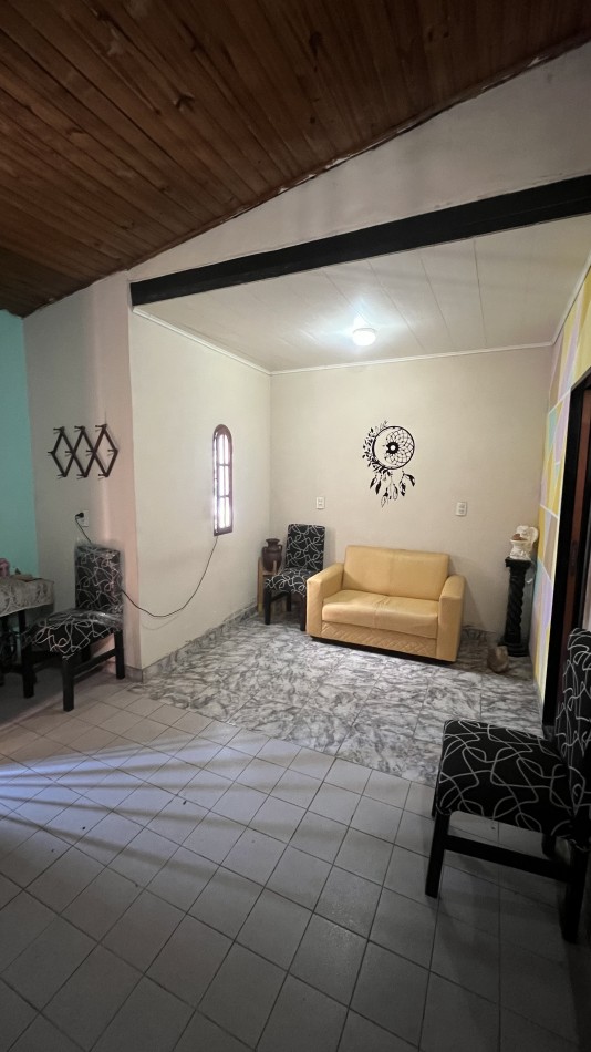 Increible casa en venta en Alberti 2600 2 dorm