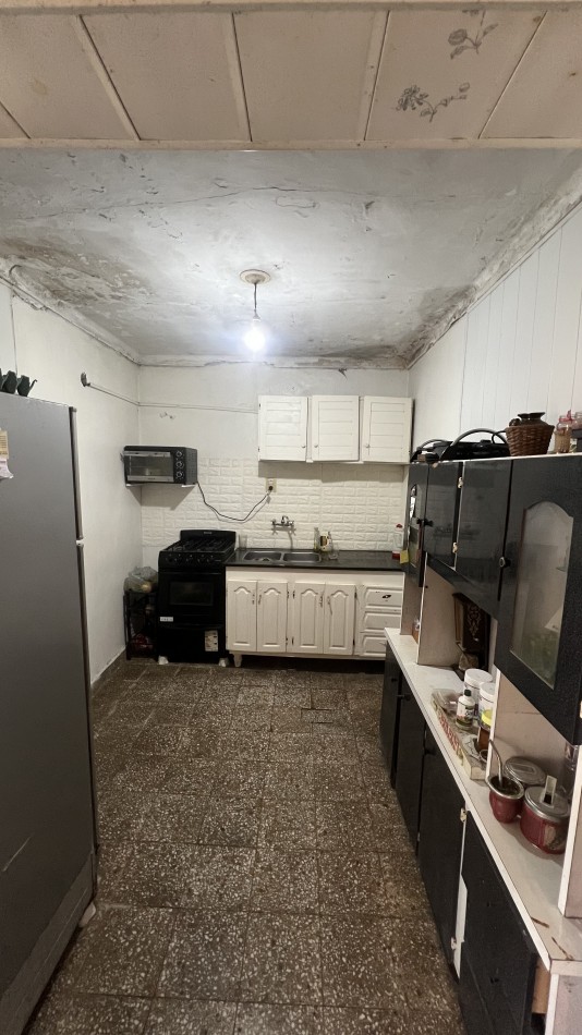 Increible casa en venta en Alberti 2600 2 dorm