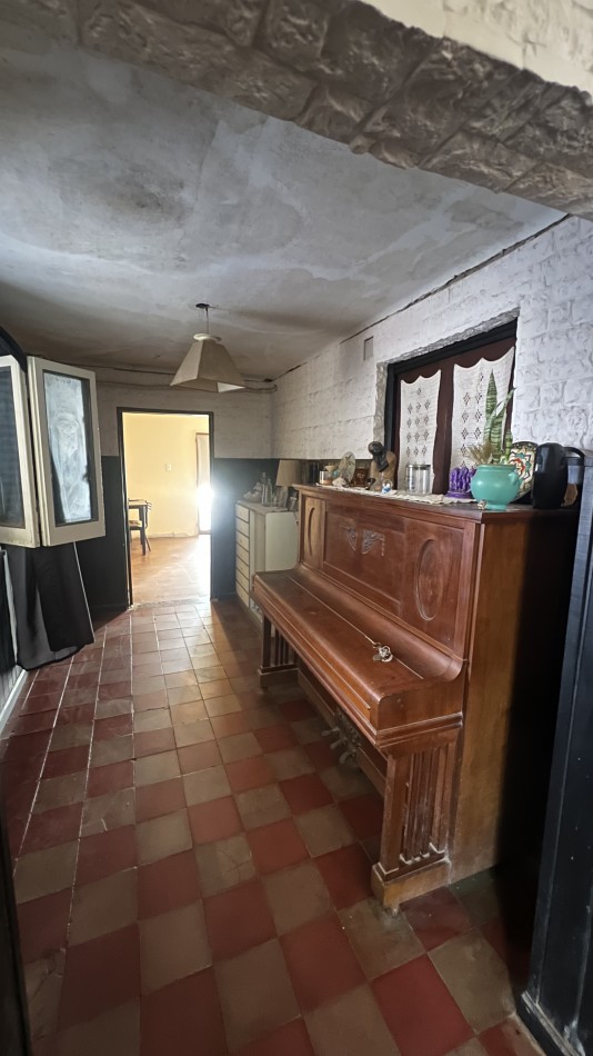 Increible casa en venta en Alberti 2600 2 dorm