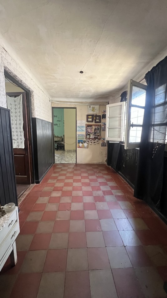 Increible casa en venta en Alberti 2600 2 dorm