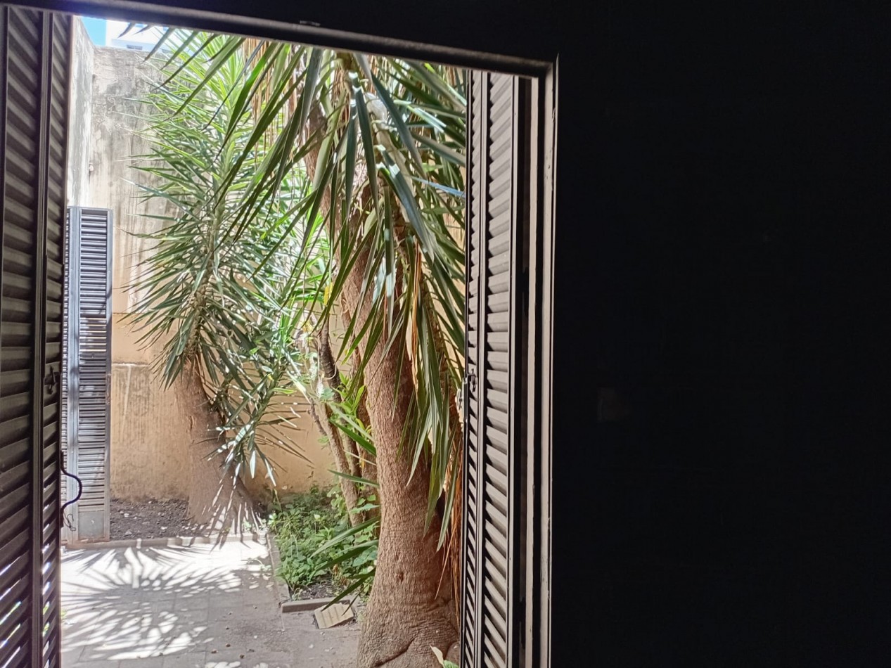 Amplio salon comercial en pleno centro — 1era Junta 2600